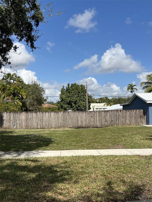 149 Glendale Dr, Miami Springs, FL 33166