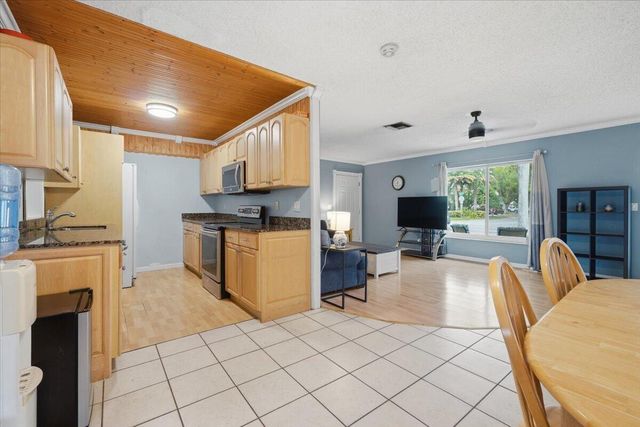 330 SE 6th Street, Pompano Beach, FL 33060