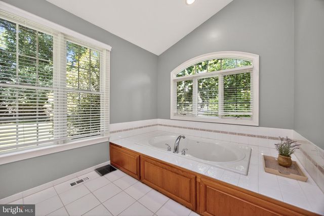 28 CHERRY FARM LN, West Chester, PA 19382