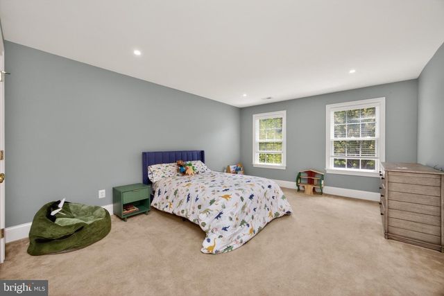 28 CHERRY FARM LN, West Chester, PA 19382