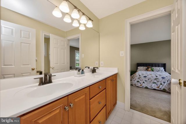 28 CHERRY FARM LN, West Chester, PA 19382