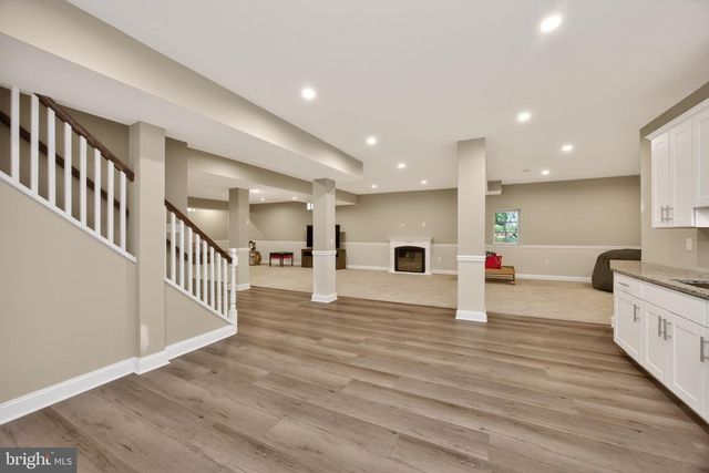 28 CHERRY FARM LN, West Chester, PA 19382