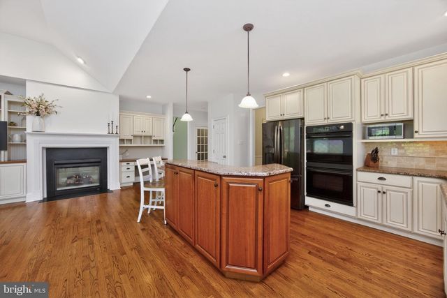 28 CHERRY FARM LN, West Chester, PA 19382