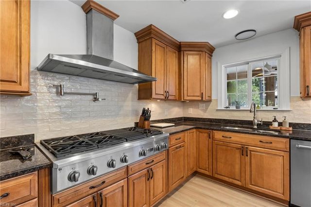 916 Baillio DR, Virginia Beach, VA 23454