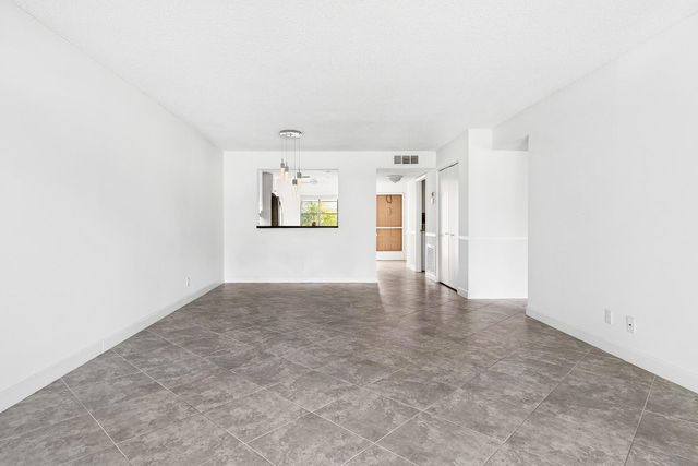 5021 Oak Hill Lane 115, Delray Beach, FL 33484