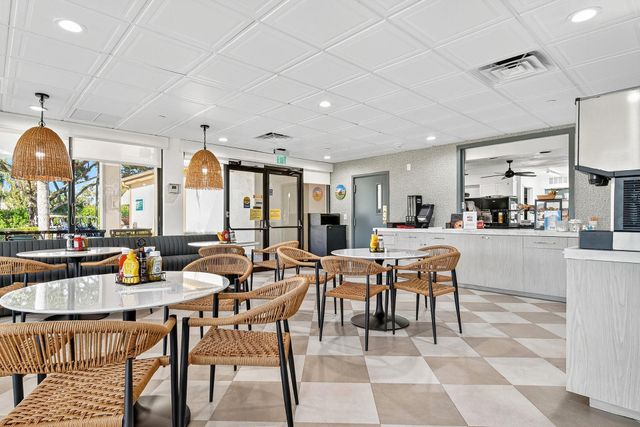 5021 Oak Hill Lane 115, Delray Beach, FL 33484