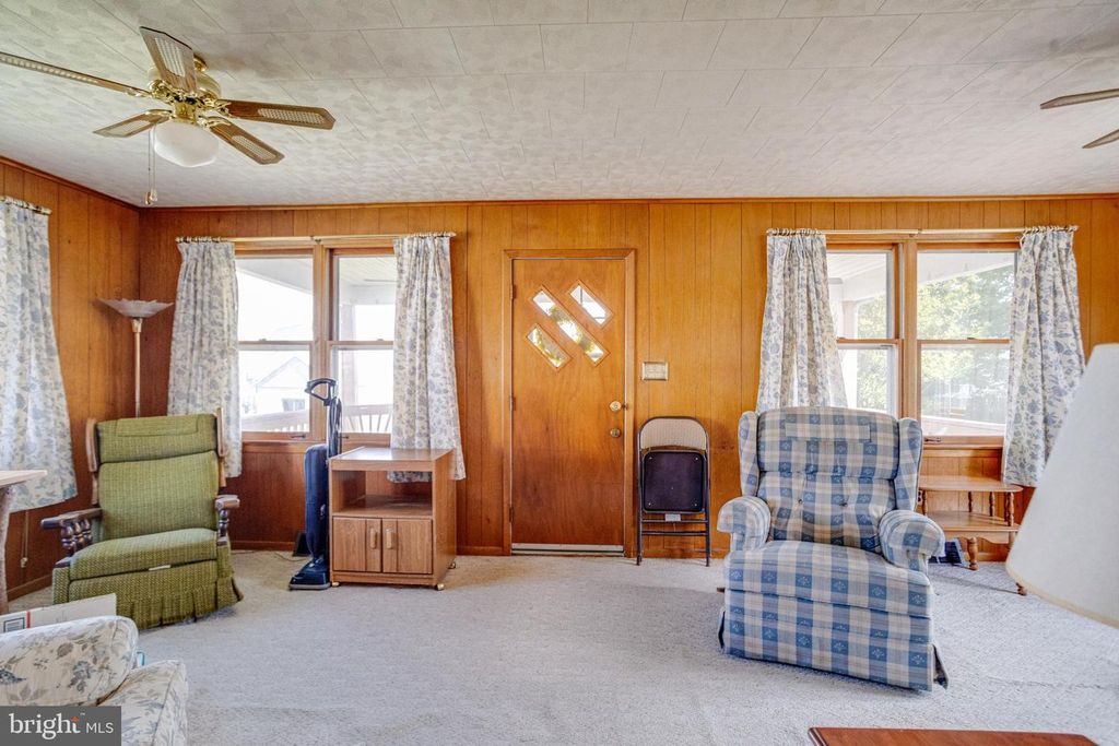 Image 12 of property listing at 802 WISE AVE, Baltimore, MD 21222