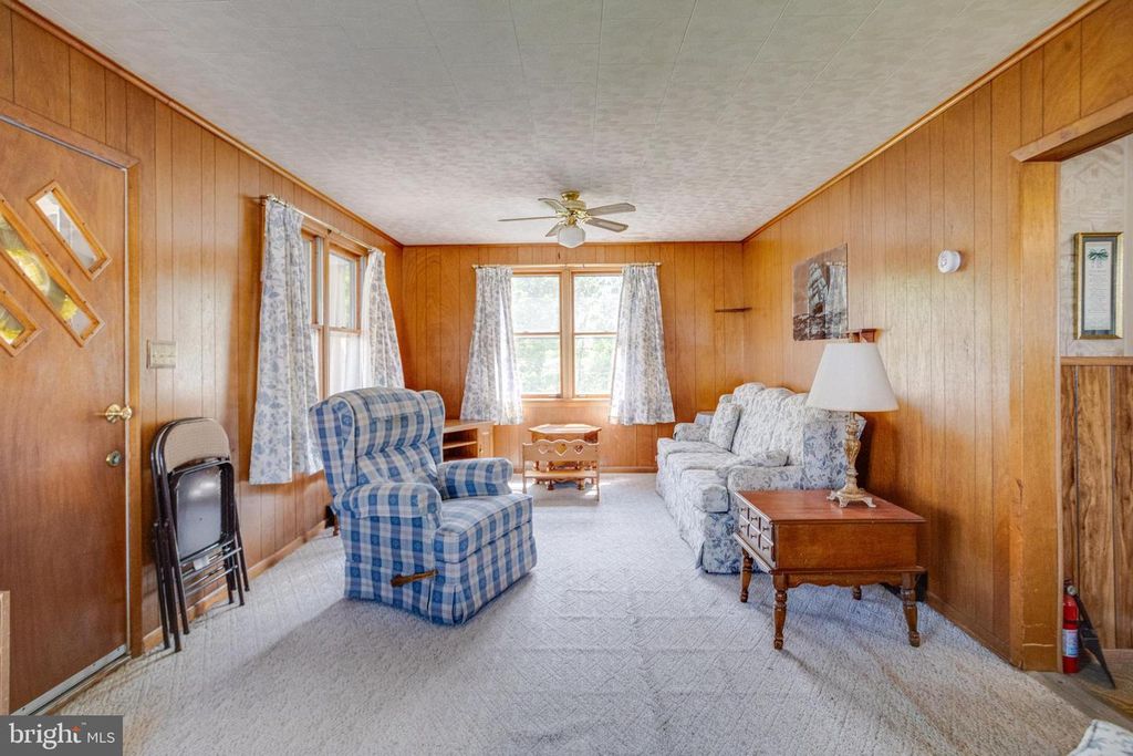 Image 14 of property listing at 802 WISE AVE, Baltimore, MD 21222