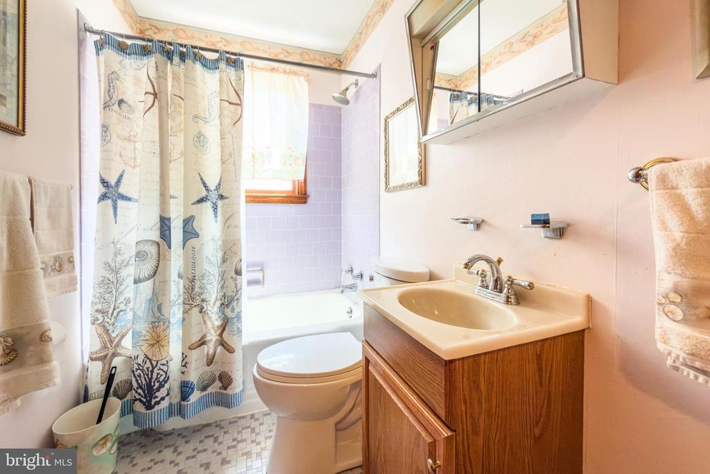 Image 23 of property listing at 802 WISE AVE, Baltimore, MD 21222