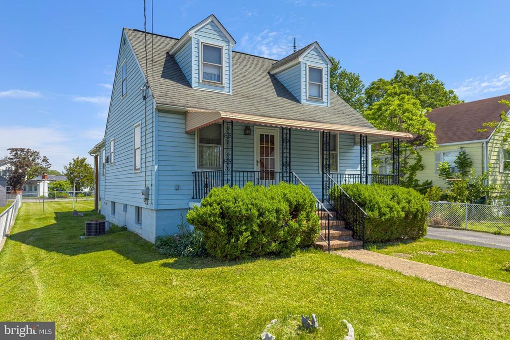 Image 3 of property listing at 802 WISE AVE, Baltimore, MD 21222