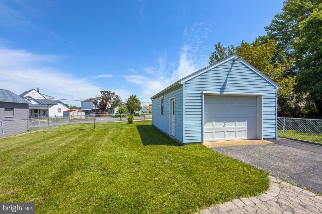 Image 36 of property listing at 802 WISE AVE, Baltimore, MD 21222