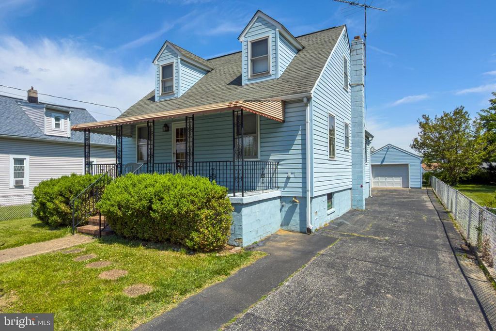 Image 4 of property listing at 802 WISE AVE, Baltimore, MD 21222