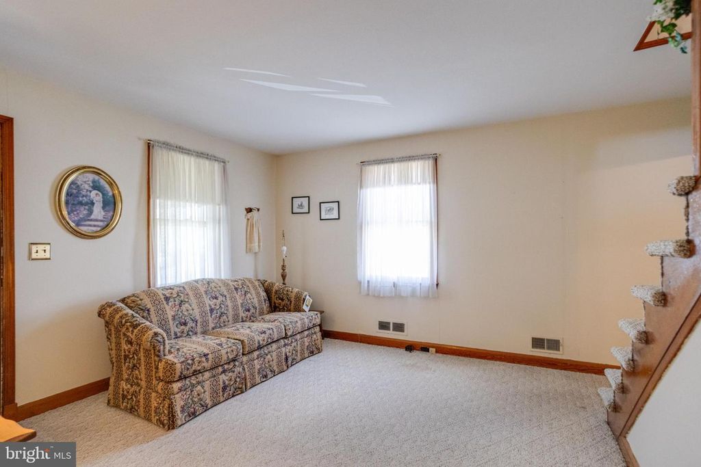 Image 5 of property listing at 802 WISE AVE, Baltimore, MD 21222