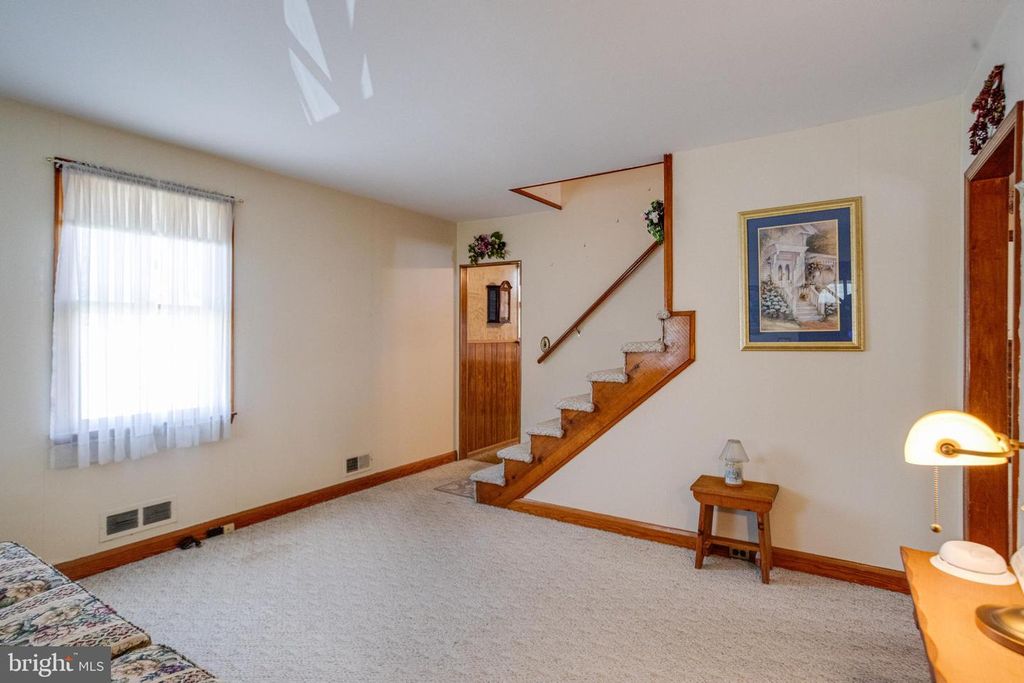 Image 7 of property listing at 802 WISE AVE, Baltimore, MD 21222