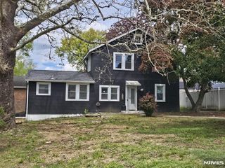 34 Walnut Avenue, Pompton Lakes, NJ 07442