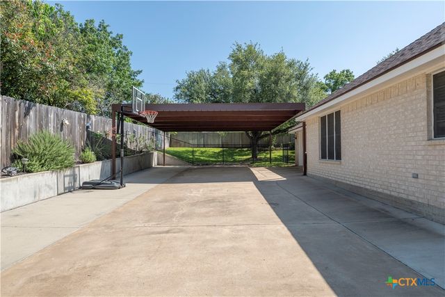 812 Indian Trail, Salado, TX 76571