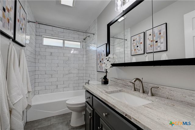 812 Indian Trail, Salado, TX 76571