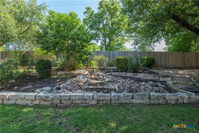 812 Indian Trail, Salado, TX 76571