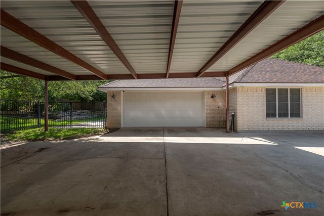 812 Indian Trail, Salado, TX 76571