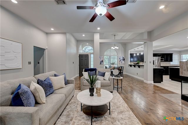 812 Indian Trail, Salado, TX 76571