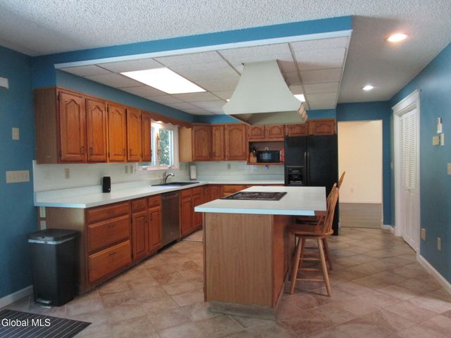 44 Westphal Drive, Bethlehem, NY 12054