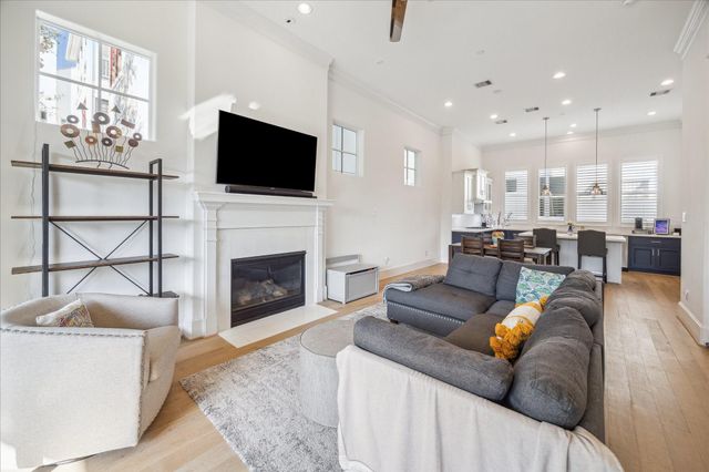 2714 Harvard Street, Houston, TX 77008