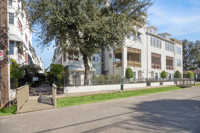 2714 Harvard Street, Houston, TX 77008