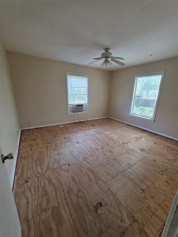 1203 N Anglin Street, Cleburne, TX 76031