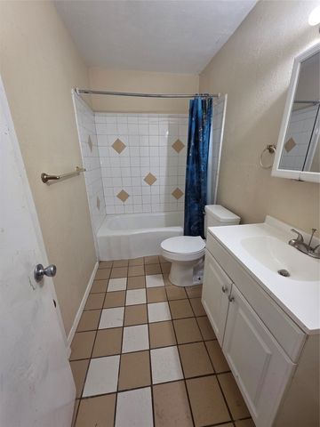 1203 N Anglin Street, Cleburne, TX 76031