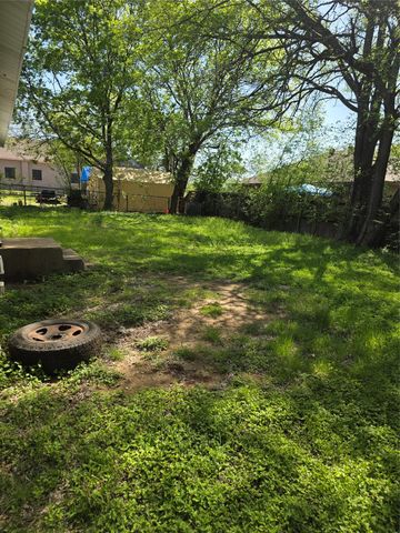 1203 N Anglin Street, Cleburne, TX 76031