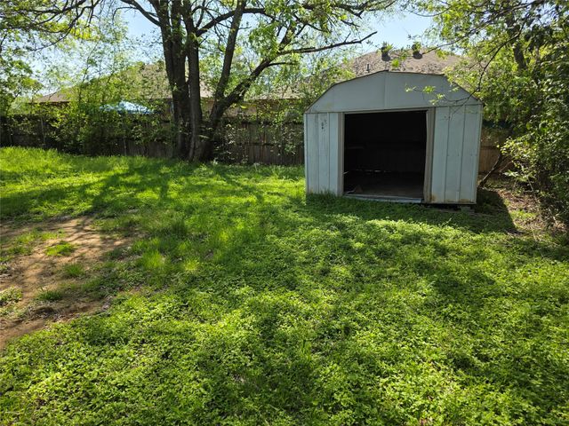 1203 N Anglin Street, Cleburne, TX 76031