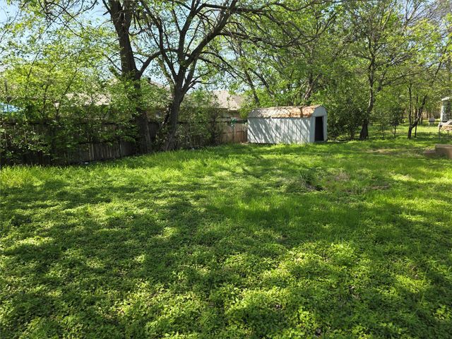 1203 N Anglin Street, Cleburne, TX 76031