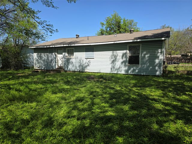 1203 N Anglin Street, Cleburne, TX 76031