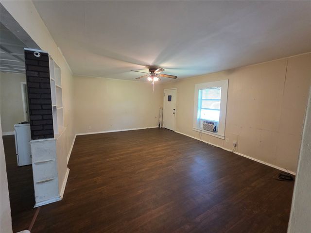 1203 N Anglin Street, Cleburne, TX 76031