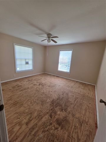 1203 N Anglin Street, Cleburne, TX 76031