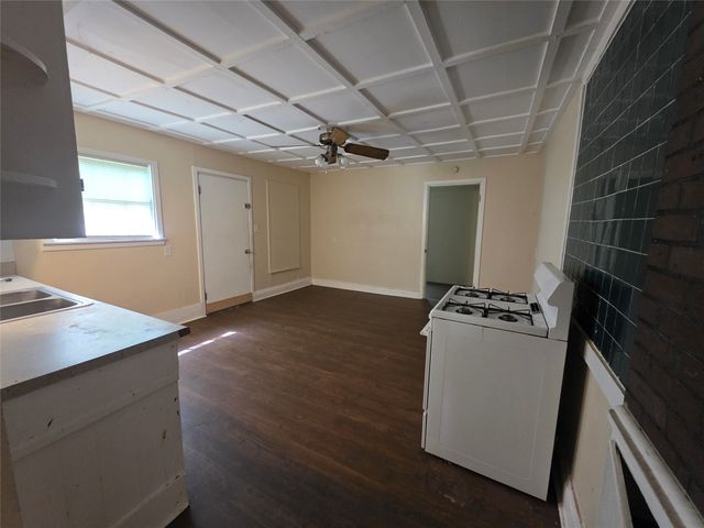 1203 N Anglin Street, Cleburne, TX 76031