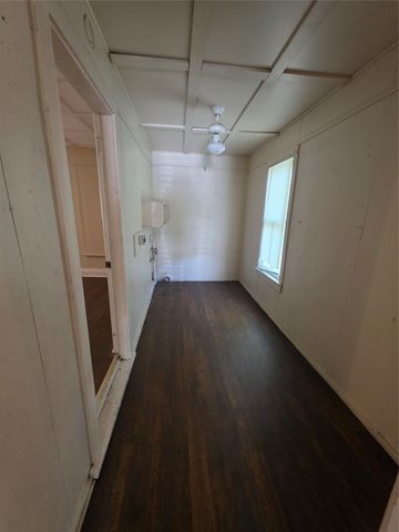 1203 N Anglin Street, Cleburne, TX 76031