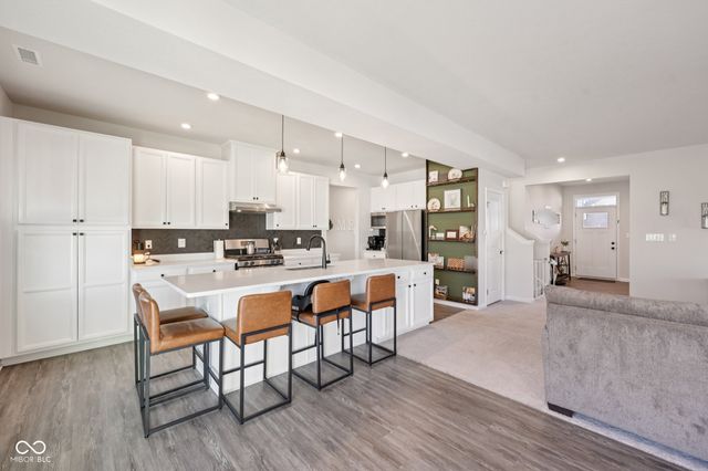 7270 W Stone Pass, New Palestine, IN 46163