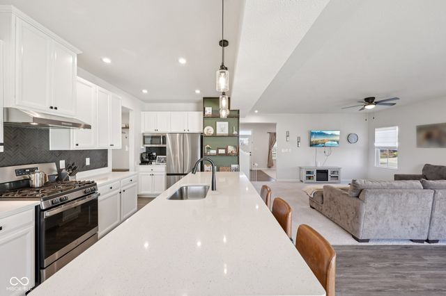 7270 W Stone Pass, New Palestine, IN 46163