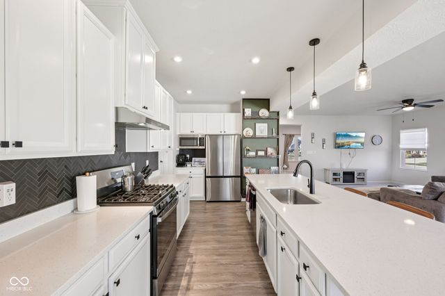 7270 W Stone Pass, New Palestine, IN 46163