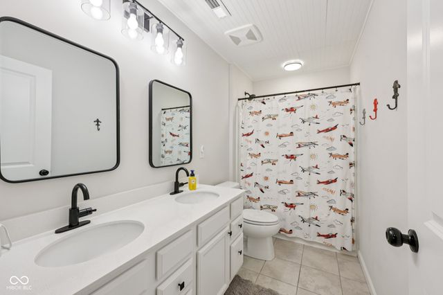 7270 W Stone Pass, New Palestine, IN 46163