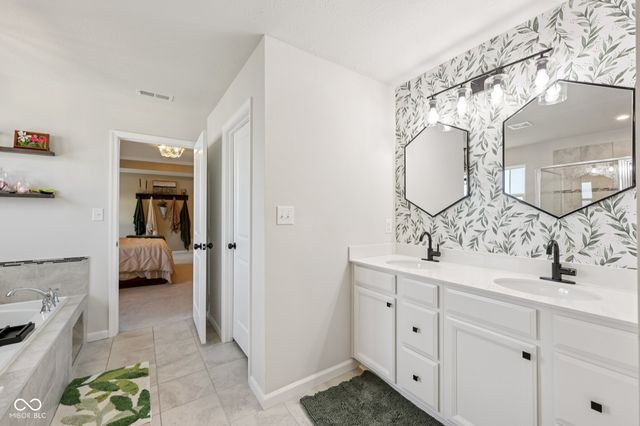 7270 W Stone Pass, New Palestine, IN 46163