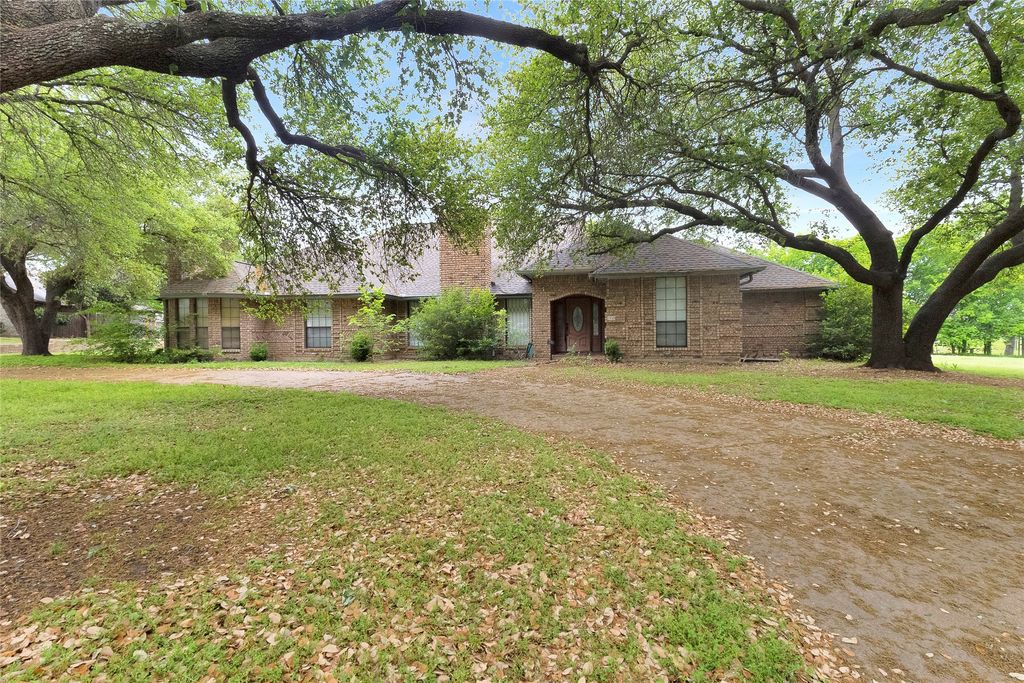1020 Crystal Lane, Crowley, TX 76036