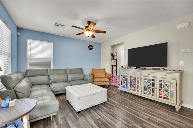 3636 Via Del Robles Avenue, Las Vegas, NV 89115