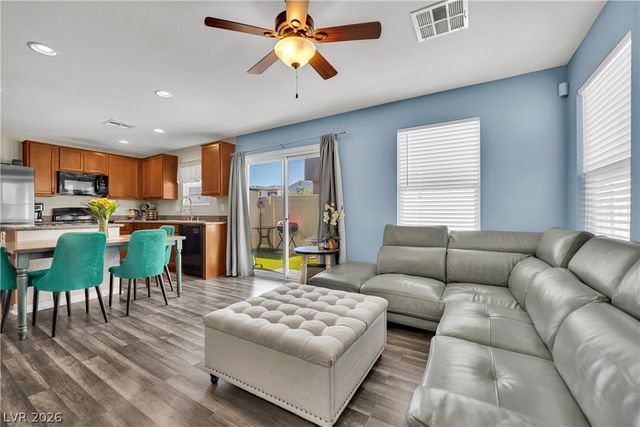 3636 Via Del Robles Avenue, Las Vegas, NV 89115