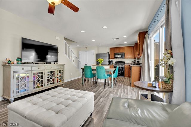 3636 Via Del Robles Avenue, Las Vegas, NV 89115