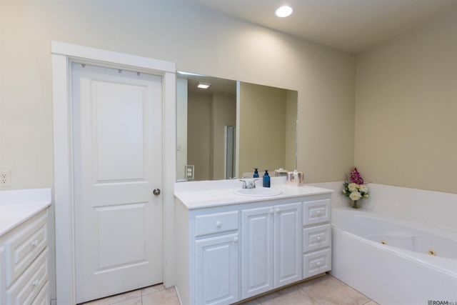 9106 Boone Dr, Baton Rouge, LA 70810