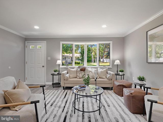 325 BEACH AVE, Pasadena, MD 21122