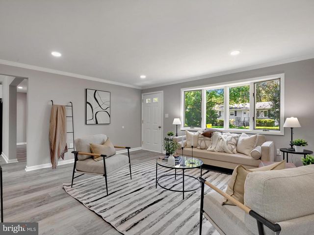 325 BEACH AVE, Pasadena, MD 21122