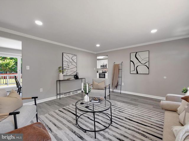 325 BEACH AVE, Pasadena, MD 21122